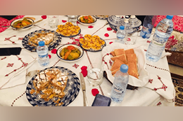 1-Local-Experience-Dinner-With-A-Show (2)